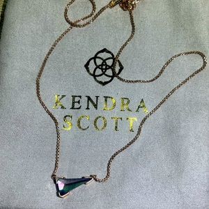 Kendra scott neclace.